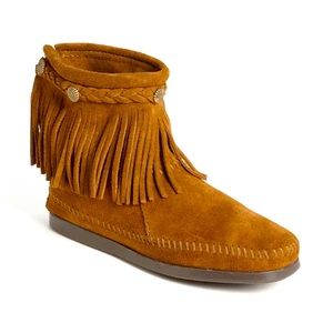 Minnetonka size 7 short fringe boot